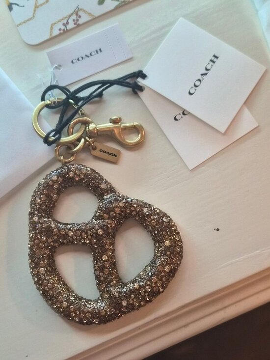 COACH Crystal Pretzel XL Charm CCY89 LIMITED EDITION🥨 - Picture 3 of 7